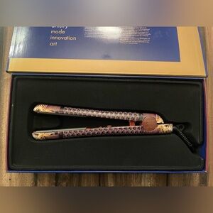 AMIKA MARTINO CARTIER CERAMIC FLAT IRON